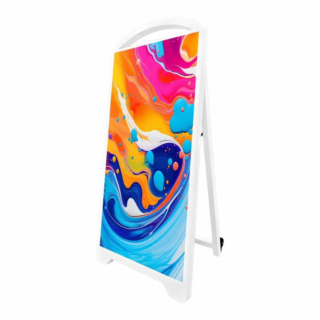 LCD digital signage for retail lobbies and public spaces